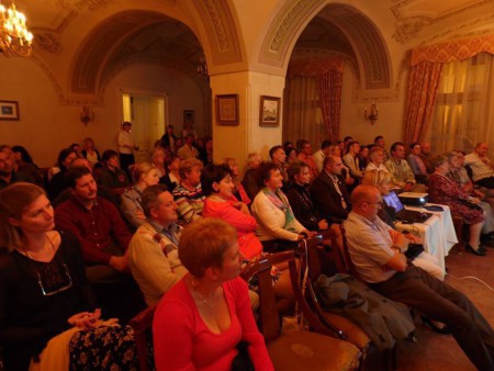 2014. szeptember 26. Budapest, a budai Várnegyed, St.George Residencia . Az első "ÉRINTÉS"-program. A rendezvényre 100 fő látogatott el. 